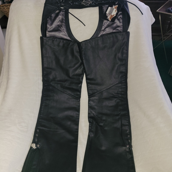 🔥NWT RARE "WICKED" Harley-Davidson Black Leather Flare Chaps with Skull Bling - Picture 13 of 15